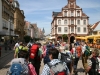 Speyer Aufbruch der Pilger durch die Hauptstraße (Foto: Franz Kasper)